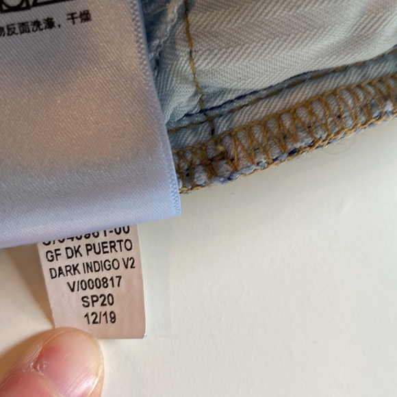 Gap mid wash straight leg high rise girlfriend jean size 10/30 - Picture 11 of 11